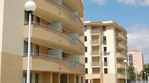 Mieszkania się kurzą, dzielnica nie wie, komu je dać