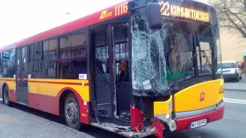 Autobus zderzył się z samochodem dostawczym