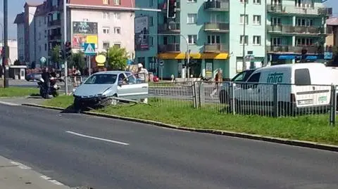 Samochód dostawczy zderzył się z osobówką