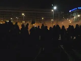 Protestujący na placu Powstańców Warszawy