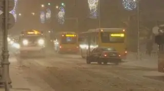 Śnieg zablokowł autobusy na Belwederskiej