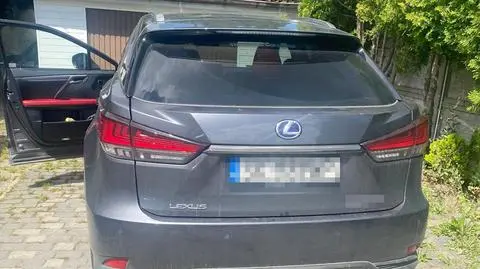 Wziął w leasing dwa lexusy za ponad 700 tysięcy. Przestał płacić raty, aut nie zwrócił