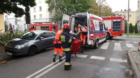 Pożar mieszkania na Ochocie. "Znaleźli mężczyznę z poważnymi poparzeniami"