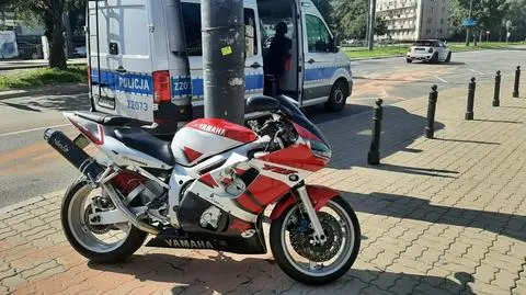 Motocyklista w szpitalu po zderzeniu na Muranowie