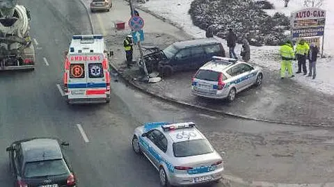 Wjechał w latarnię