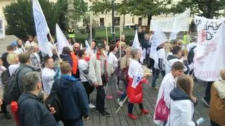 Służba zdrowia protestuje w Warszawie