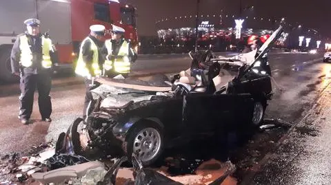 Auto stanęło w poprzek mostu Poniatowskiego
