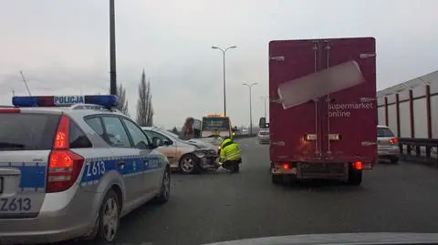 Siekierkowska w korku."Pani wpadła w poślizg"