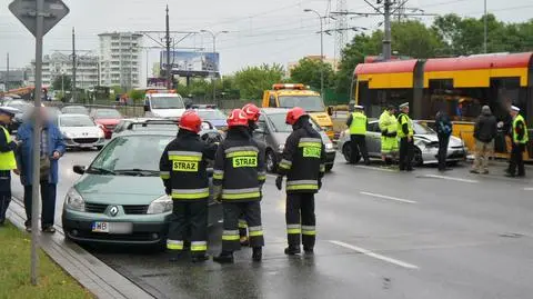 Kolizja trzech aut. Utrudnienia w drodze na lotnisko