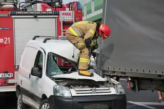 Wypadek na zjeździe z POW