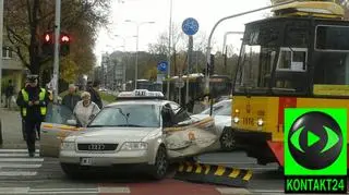 Zderzenie tramwaju z taksówką