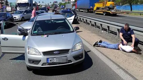 Podejrzewali, że okradli dom. Zatrzymali ich na drodze, odzyskali biżuterię i aparat