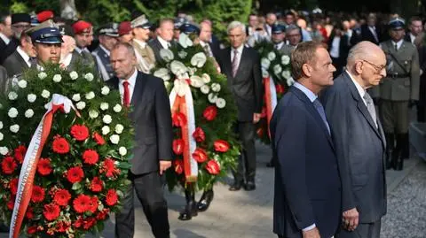 Premier wybuczany na Powązkach