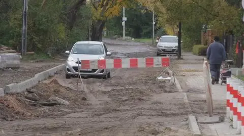 Uciążliwy remont. "Nie da się przejść suchą nogą do przedszkola"