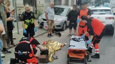 Groźny wypadek 17-latki. Jechała hulajnogą, nie zauważyła dziury w jezdni