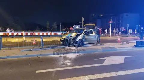 Napaść na funkcjonariusza, ucieczka przed policją, złamanie sądowego zakazu. 18-latek z czterema zarzutami