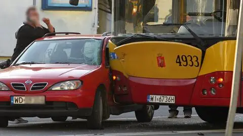 "Nissan wyjechał autobusowi przed maskę"