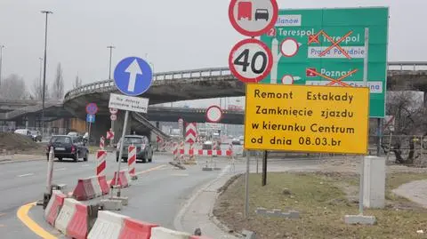 Zamknęli estakady na Łazienkowską. "Wiele kolizyjnych sytuacji"