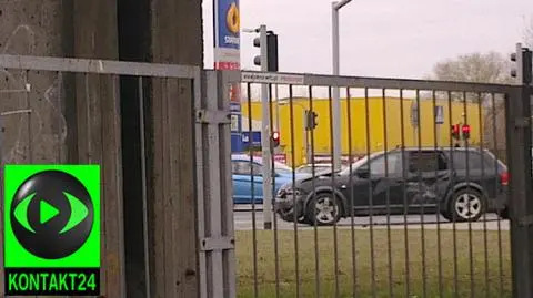 Pileckiego: jedna osoba ranna w zderzeniu bmw i audi 