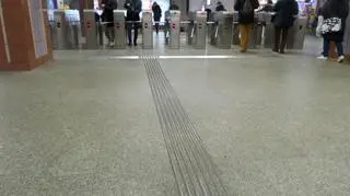 Urzędnicy zmienili zdanie o listwach w metrze
