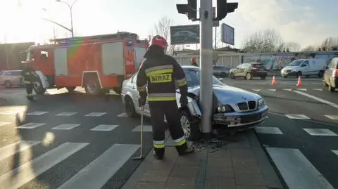 Wał Miedzeszyński: BMW na sygnalizatorze