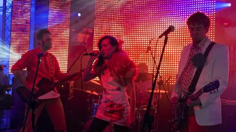 "Niewinni Czarodzieje" wracają z dancingiem i krawcową