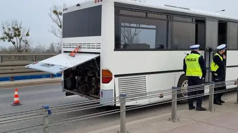 Policja zainteresowała się zepsutym autobusem. Okazało się, że jego kierowca jest poszukiwany