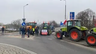 Rolnicy na rondzie w Nieporęcie