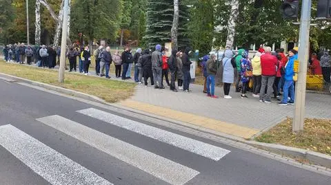 Kolejka w Sulejówku o godzinie 13