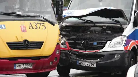 Zderzenie karetki z autobusem na ul. Modlińskiej