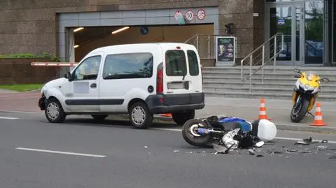 Wypadek na Bonifraterskiej. Kierowca skutera ranny