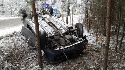 Dachowanie w Kobyłce. Kierował policjant. "Był pod wpływem alkoholu"