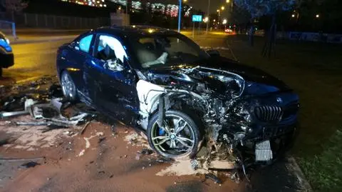 Czołowe zderzenie na Pradze. Trzy osoby w szpitalu