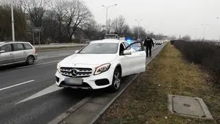 Policjanci zatrzymali kierowcę mercedesa z wypożyczalni