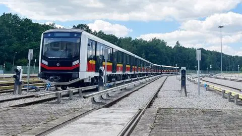 Jeszcze w tym tygodniu nowy pociąg metra zacznie wozić pasażerów. Stare, rosyjskie składy mogą trafić do Kijowa