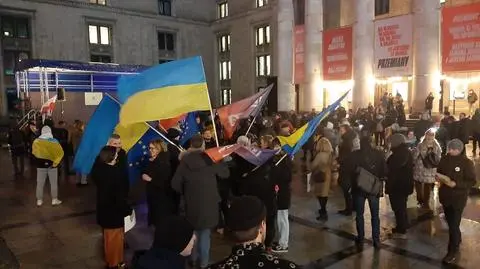 Manifestacja przed PKiN: Warszawa solidarna z Ukrainą
