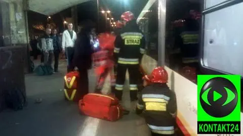 Leżał na torach, gdy na stację wjeżdżał pociąg