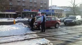 Kolizja dodgea z tramwajem