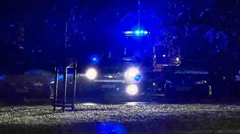 Martwa kobieta leżała na osiedlowej uliczce. Wiadomo, jak zginęła, ale nie wiadomo, kto ją zabił