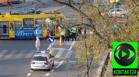 Audi wjechało pod tramwaj