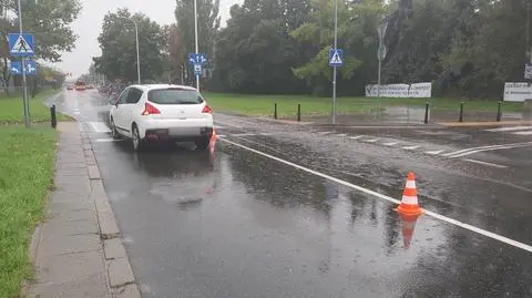 Wypadek na Bródnie: kierowca potrącił dwie osoby