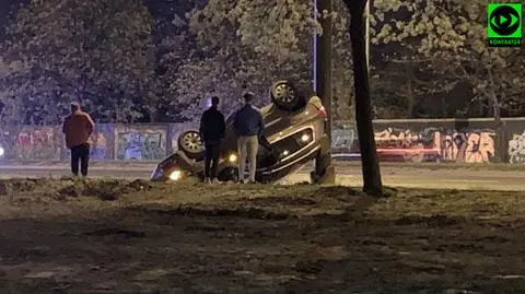 "Uderzył w audi i później dachował"