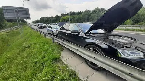 Kierowca uderzył w bariery na Żołnierskiej