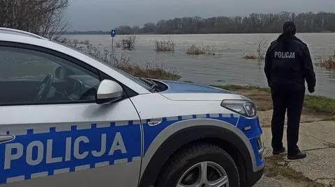 Uciekał przed policją, porzucił auto i przepłynął rzekę