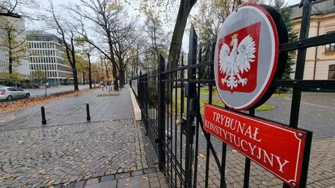 Trybunał Konstytucyjny bez metalowych barierek 