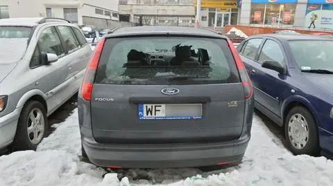 "Łamali wycieraczki, tłukli szyby". Są zarzuty dla dwóch nastolatków