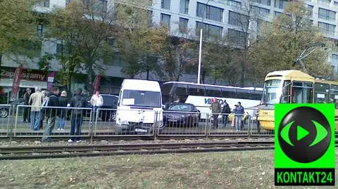 Kolizja 4 samochodów i zablokowane torowisko