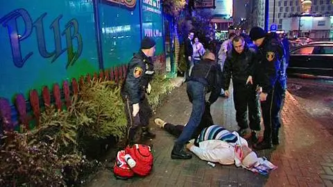 Nocne życie stolicy: bójki i picie pod chmurką