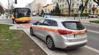 Kolizja rowerzysty i autobusu miejskiego