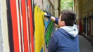 Odmalowali zniszczony mural Korczaka na Muranowie